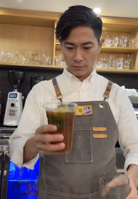 38歲男星被TVB辭退6年,轉戰內地開茶飲店,自曝每天品嘗40杯茶