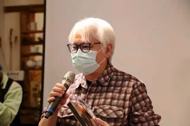 台灣知名爺孫戀情侶66歲男方被爆病重，好友到老家探望，本人回應