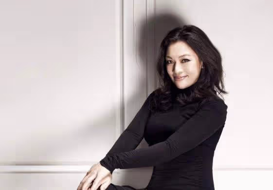 張藝謀都沒有追到的女人，嫁給外國富豪，如今生活非常的幸福