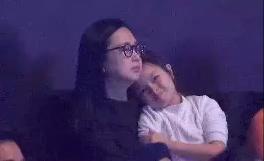 劉德華8歲女兒劉向蕙近照曝光,網友:從小吃素也太漂亮了吧