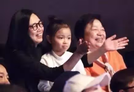 劉德華8歲女兒劉向蕙近照曝光,網友:從小吃素也太漂亮了吧