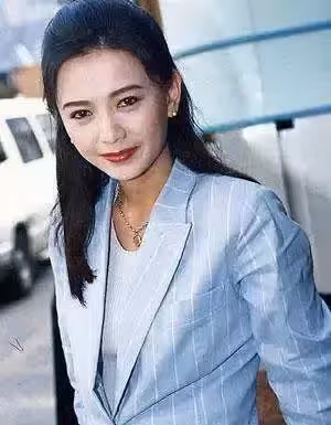 與梁朝偉初戀6年!閃嫁富豪丈夫「卻遭婆婆嫌棄」 結婚6年後「被請出家門」 獨自撫養兒子
