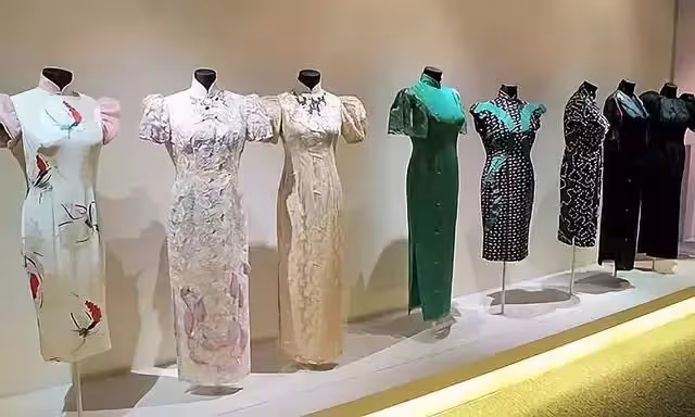 香港第一闊太：戴了一輩子帝王綠，丈夫走後把上億家產變百億，賭王四太見她都低頭！