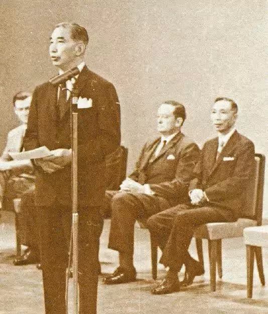 香港第一闊太：戴了一輩子帝王綠，丈夫走後把上億家產變百億，賭王四太見她都低頭！