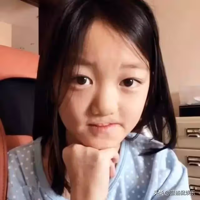 妹妹天生兔唇!王菲大女兒「從下巴紋身到脖子」只為陪她 如今「姐妹一起變漂亮」相擁畫面太感人