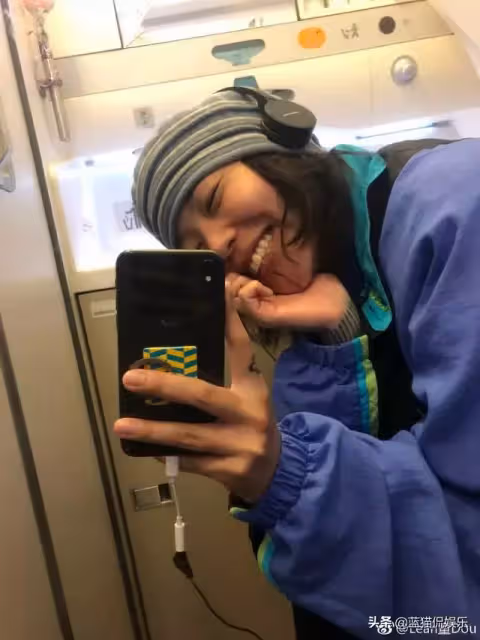 妹妹天生兔唇!王菲大女兒「從下巴紋身到脖子」只為陪她 如今「姐妹一起變漂亮」相擁畫面太感人