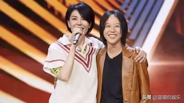 妹妹天生兔唇!王菲大女兒「從下巴紋身到脖子」只為陪她 如今「姐妹一起變漂亮」相擁畫面太感人