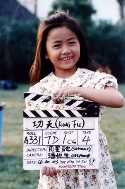 記得13年前《功夫》的小啞女嗎? 如今22歲變「甜美氣質高材生」網讚翻:星爺有眼光❤