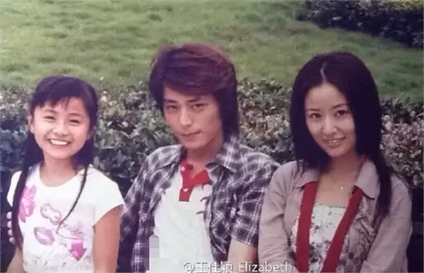記得13年前《功夫》的小啞女嗎? 如今22歲變「甜美氣質高材生」網讚翻:星爺有眼光❤