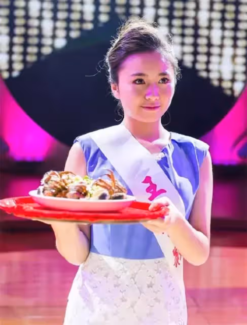 記得13年前《功夫》的小啞女嗎? 如今22歲變「甜美氣質高材生」網讚翻:星爺有眼光❤