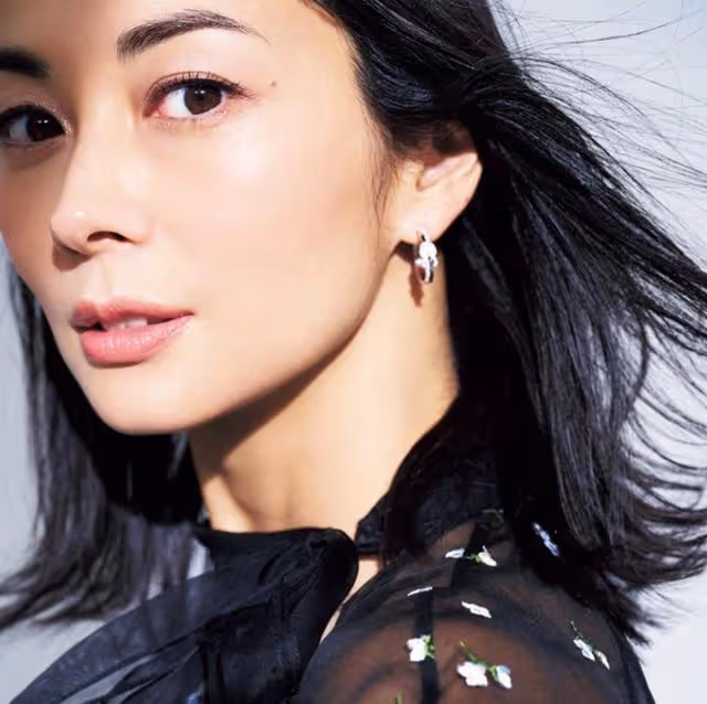 伊東美咲凍齡美貌人氣再燃,能否正式復歸娛樂圈?