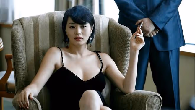 51歲金憓秀3招凍齡成美胸皇后,影后為母還巨債終脫離關係