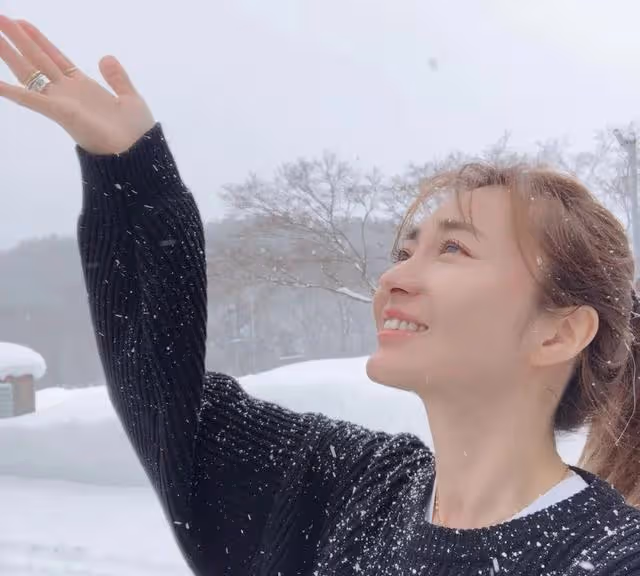 41歲日本女星的生活照走紅,能夠坦然面對年齡的女人,活得真美