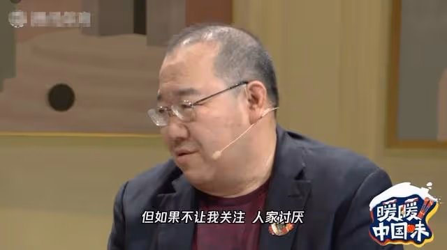 宋丹丹近況曝光！與異性友人熱情擁抱不避諱，三婚老公默默等候