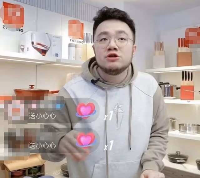 宋丹丹近況曝光！與異性友人熱情擁抱不避諱，三婚老公默默等候