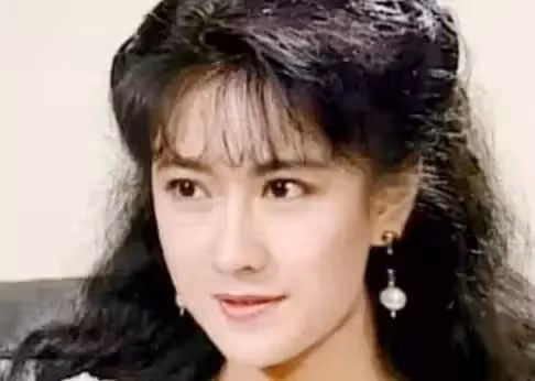 2度嫁豪門!她曾被李敖評為「台灣第一美人」 為離婚凈身出戶「拒10億分手費」今56歲瀟灑單身
