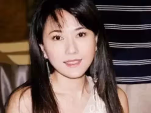 2度嫁豪門!她曾被李敖評為「台灣第一美人」 為離婚凈身出戶「拒10億分手費」今56歲瀟灑單身