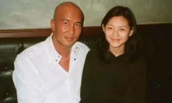 離婚3個月迅速與前任復合,對象是20多年前的初戀,今官宣結婚