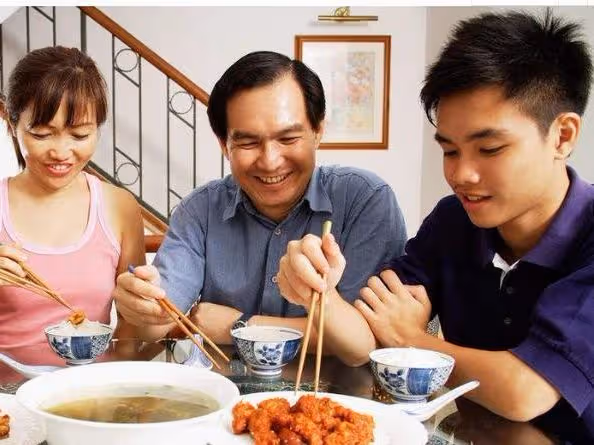 老公出意外癱瘓在床提出跟我離婚,婆婆的一番話,我哭得泣不成聲