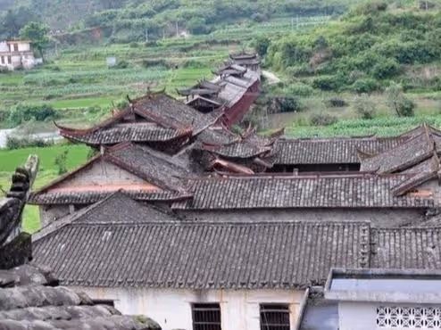 小舅子不願照顧病重的岳母,我接回家裡細心照顧,五年後驚喜來了