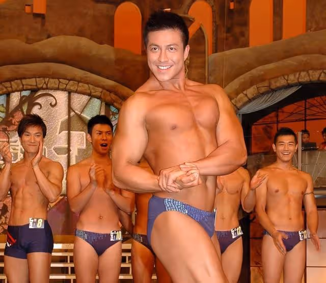 香港知名男星無畏疫情獻血救人！兼職做健身教練，54歲依舊凍齡