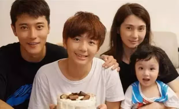 他8年不認兒子，現在兒子出道走紅，他卻想要認回私生子！
