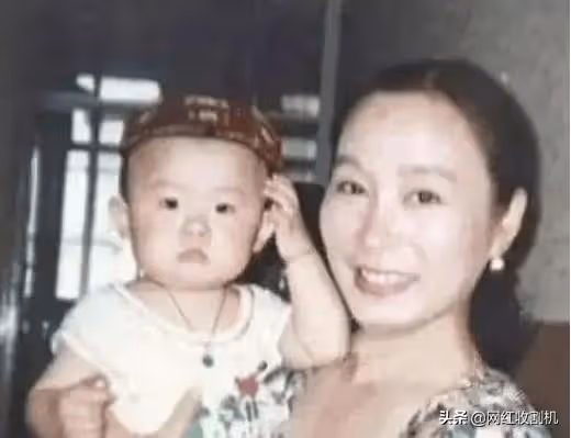 「國民媽媽」奚美娟：高齡產子後被離婚，26年後卻和前夫同台飆戲