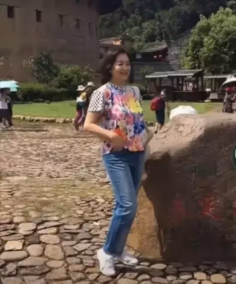 林青霞詮釋「奶奶級穿搭」,沒有刻意掩飾衰老,全靠穿衣和氣質取勝!
