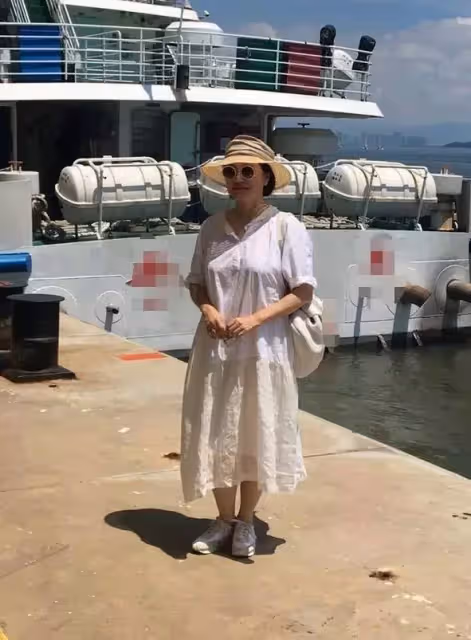 林青霞詮釋「奶奶級穿搭」,沒有刻意掩飾衰老,全靠穿衣和氣質取勝!