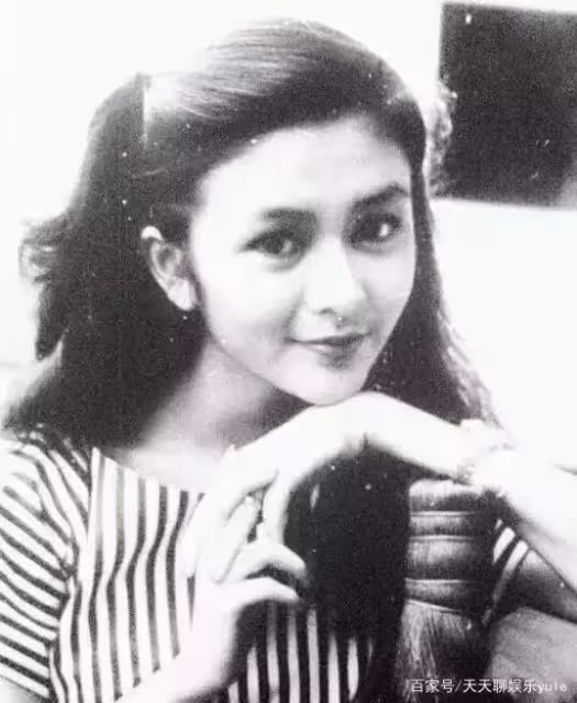 關之琳當年的眼睛有多美?她瞟一眼過來,是男人都會自作多情起來,美得驚心動魄