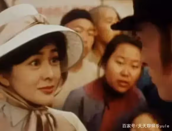 關之琳當年的眼睛有多美?她瞟一眼過來,是男人都會自作多情起來,美得驚心動魄