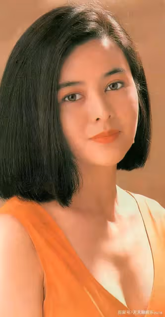 關之琳當年的眼睛有多美?她瞟一眼過來,是男人都會自作多情起來,美得驚心動魄