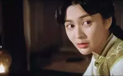 關之琳當年的眼睛有多美?她瞟一眼過來,是男人都會自作多情起來,美得驚心動魄