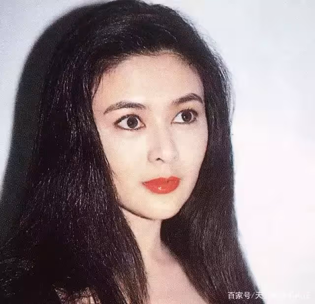 關之琳當年的眼睛有多美?她瞟一眼過來,是男人都會自作多情起來,美得驚心動魄