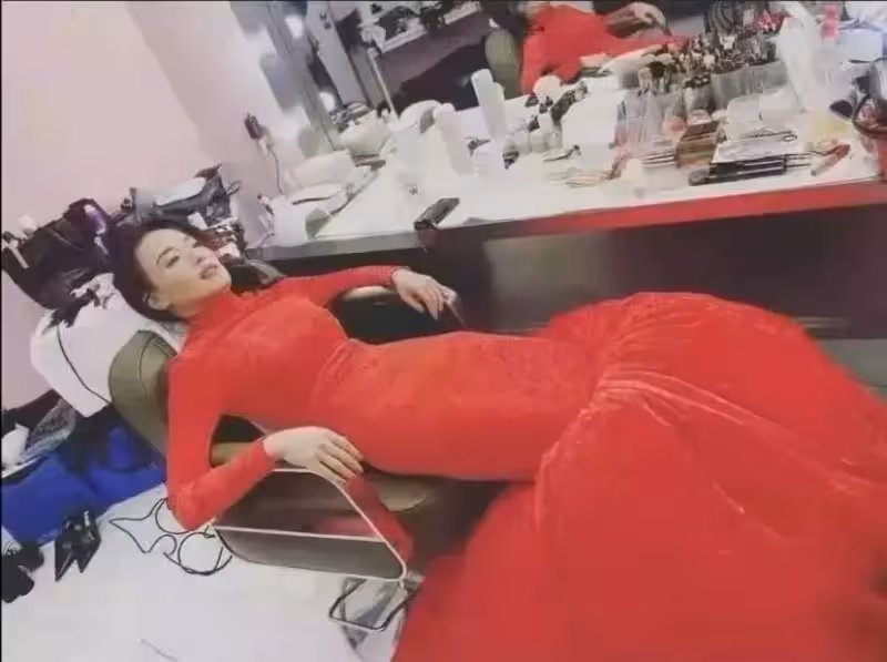 45歲舒淇再次開始減肥!一襲魚尾長裙勒出s曲線,豐腴上圍吸睛全身無贅肉