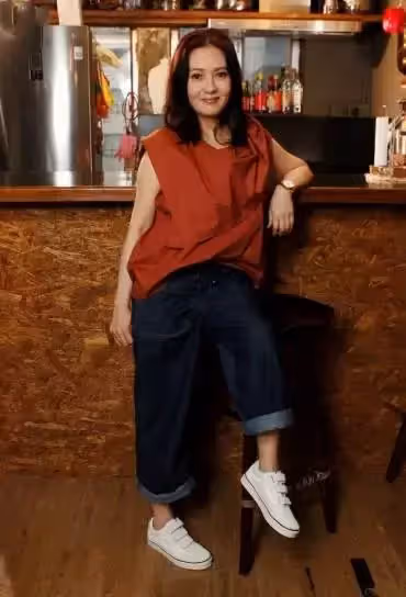 李麗珍罕見現身,穿闊腿褲慘變一米三,未修圖55歲皮膚嫩得不真實,網友:風韻猶存,自然美才是真的美