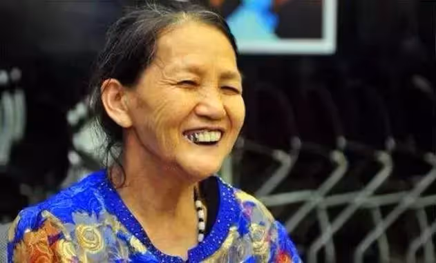 「拾荒媽媽」終身未嫁,撫養30多名棄兒,孩子長大後卻不聯繫她