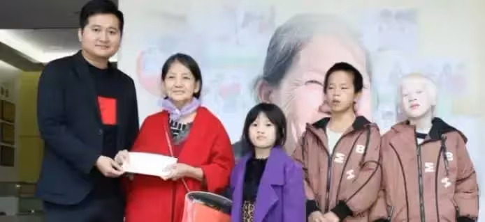 「拾荒媽媽」終身未嫁,撫養30多名棄兒,孩子長大後卻不聯繫她