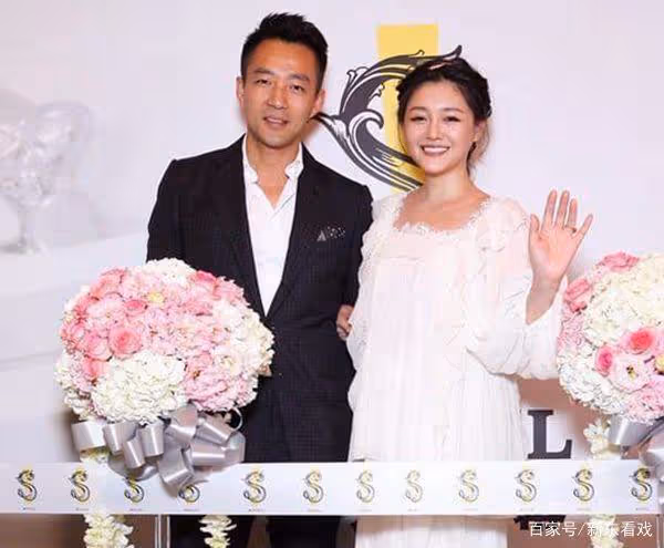 離婚三個多月，大S宣布與具俊華閃婚，汪小菲還未送上祝福