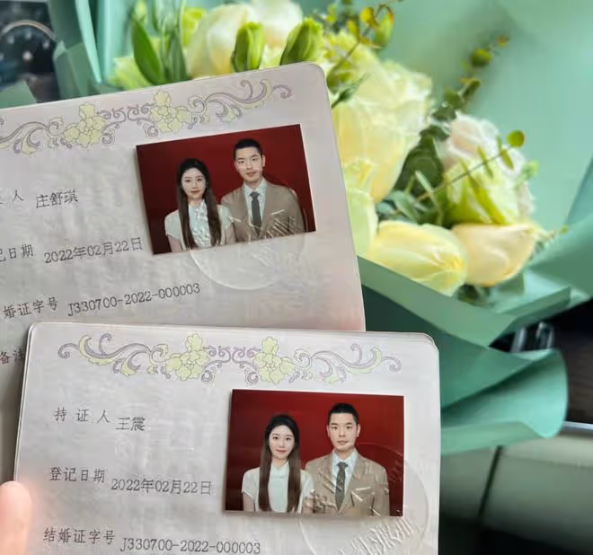 美女網紅官宣懷孕！結婚半個月未辦婚禮，相戀半年男方贈百萬彩禮