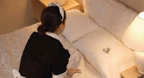 「下次不那麼用力了,胸口現在還疼呢!」他的身上有我留下的痕跡