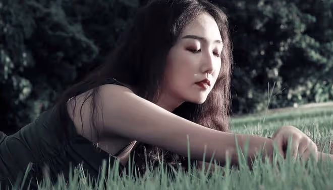 酒醉,他抱著我出了酒吧,我頭腦清醒,身體卻不聽使喚