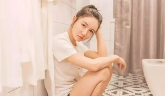 「要手機幹嘛?我想要你」,出租房內,我被房主調戲了