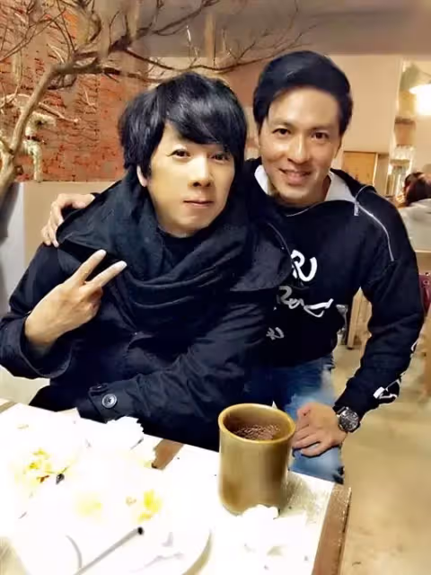 沒見過生父!紅孩兒成員「由媽媽獨自帶大」隨繼父姓 長大後尋根「揭開當年真相」落淚:我錯怪爸了