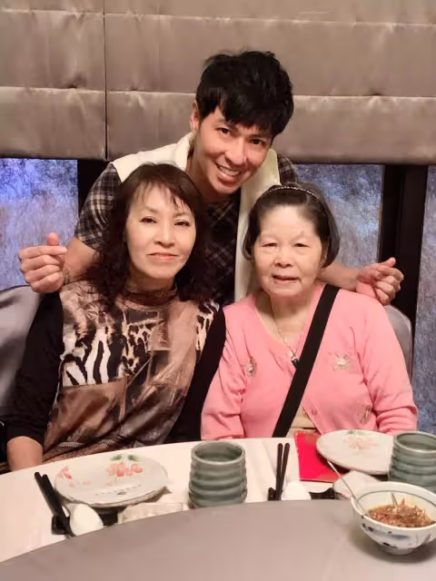 沒見過生父!紅孩兒成員「由媽媽獨自帶大」隨繼父姓 長大後尋根「揭開當年真相」落淚:我錯怪爸了
