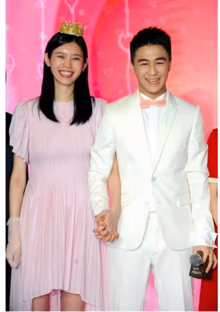 33歲奚夢瑤低調慶生,撇嘴與何猷君貼臉秀恩愛,二胎后豐腴似少女