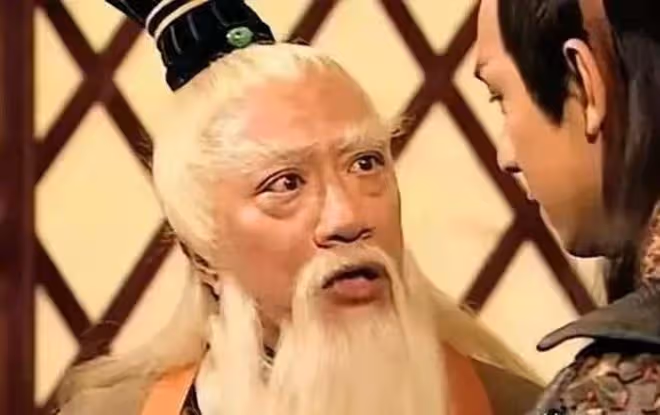77歲老戲骨余子明不幸中風!半邊身暫時癱瘓,住院10天後回家休養