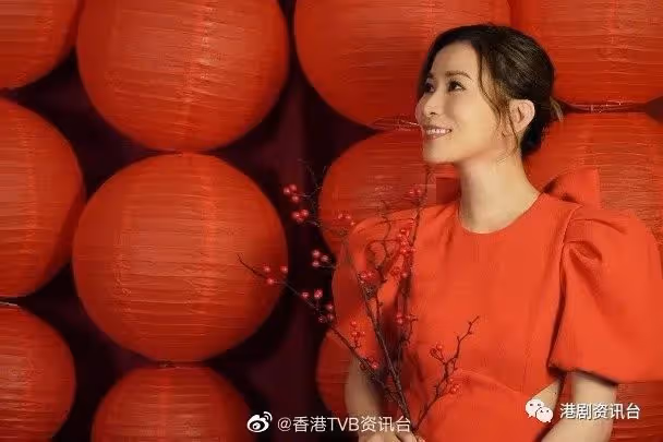 大隻型男陪出入!佘詩曼返港孝心照顧媽咪三餐
