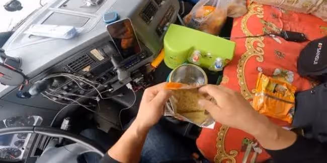吃飯引百萬圍觀，影響力令奧迪服軟，為何母親去世卻拒絕粉絲饋贈