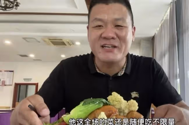 吃飯引百萬圍觀，影響力令奧迪服軟，為何母親去世卻拒絕粉絲饋贈
